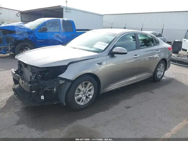 5XXGT4L30JG215719 2018 KIA OPTIMA - Image 2