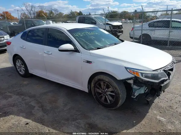 5XXGT4L30JG217468 2018 KIA OPTIMA - Image 1
