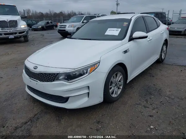 5XXGT4L30JG221505 2018 KIA OPTIMA - Image 2