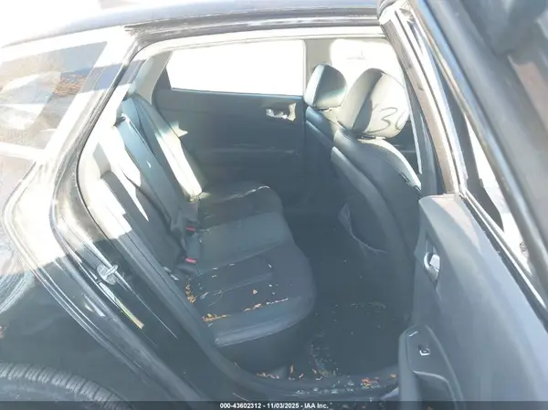 5XXGT4L30JG223237 2018 KIA OPTIMA - Image 8