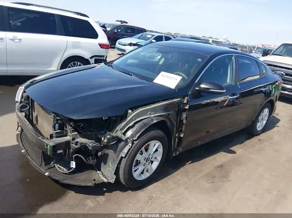 5XXGT4L30JG225103 2018 KIA OPTIMA - Image 2