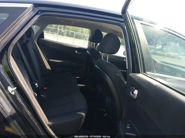 5XXGT4L30JG225103 2018 KIA OPTIMA - Image 8