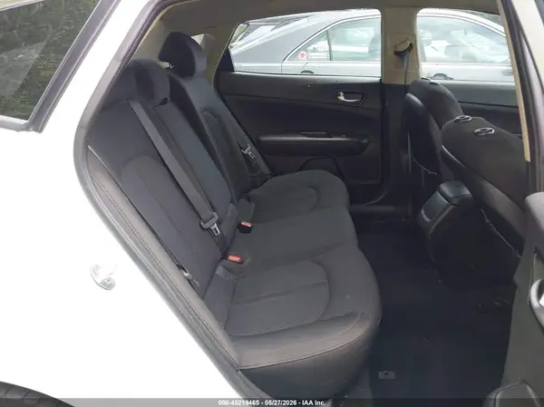 5XXGT4L30JG225764 2018 KIA OPTIMA - Image 8