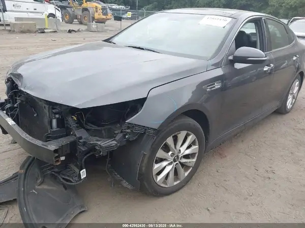 5XXGT4L30JG226218 2018 KIA OPTIMA - Image 2