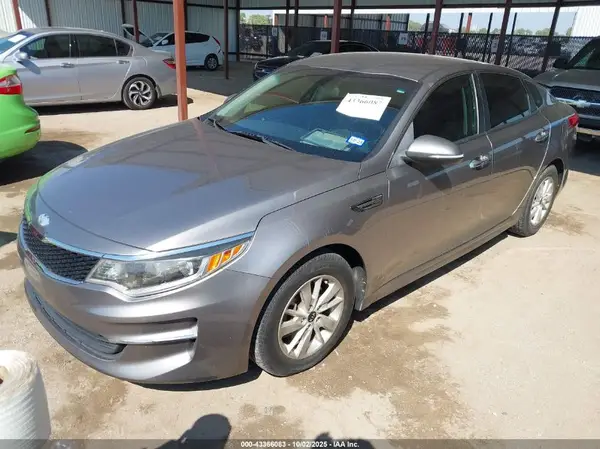 5XXGT4L30JG227238 2018 KIA OPTIMA - Image 2
