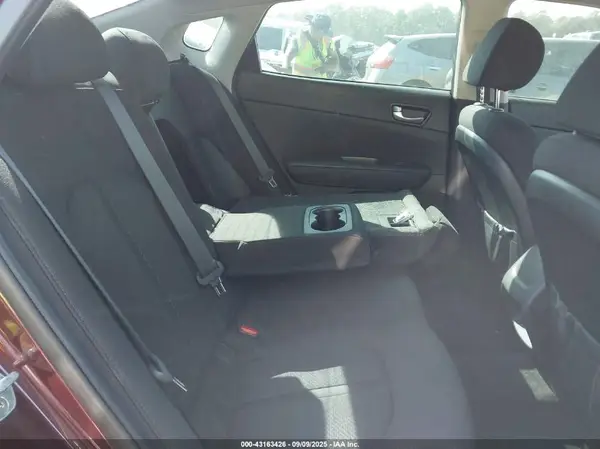 5XXGT4L30JG227708 2018 KIA OPTIMA - Image 8