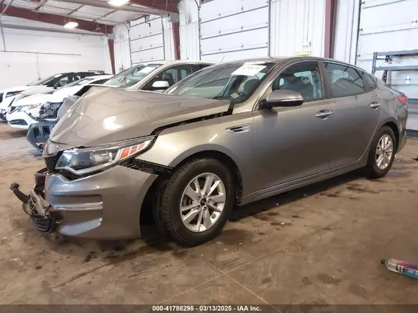 5XXGT4L30JG228387 2018 KIA OPTIMA - Image 2