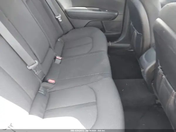 5XXGT4L30JG230558 2018 KIA OPTIMA - Image 8