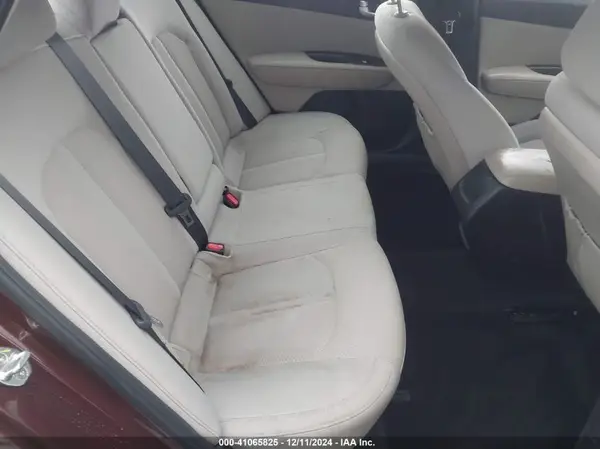 5XXGT4L30JG232584 2018 KIA OPTIMA - Image 8