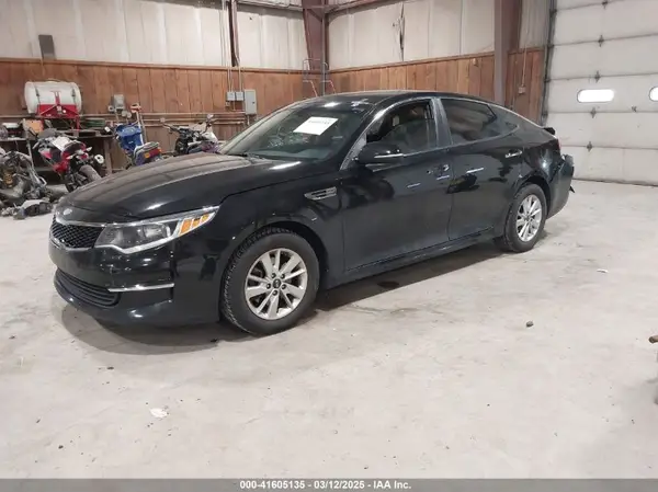 5XXGT4L30JG233167 2018 KIA OPTIMA - Image 2