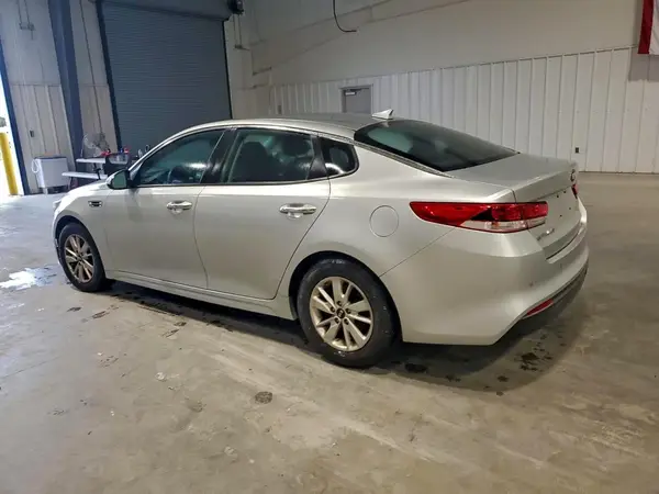5XXGT4L30JG233668 2018 KIA OPTIMA - Image 2