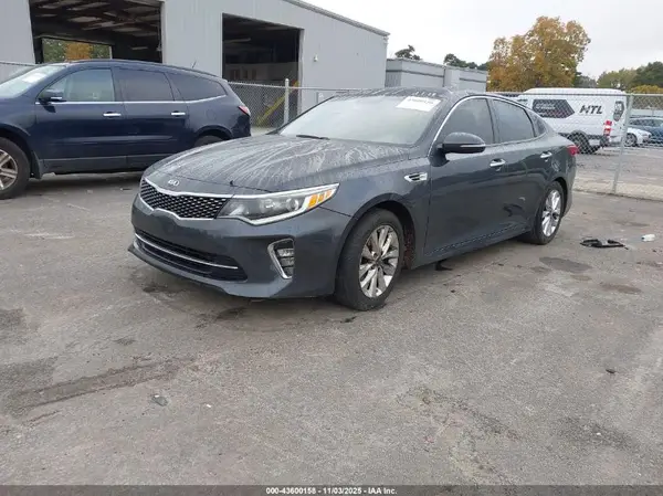 5XXGT4L30JG241625 2018 KIA OPTIMA - Image 2