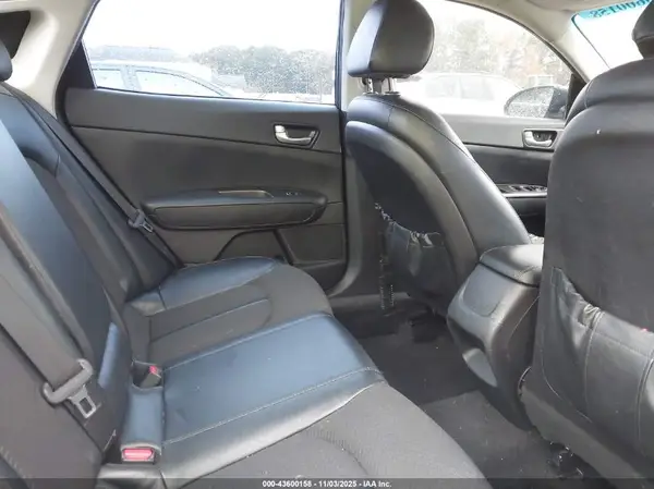 5XXGT4L30JG241625 2018 KIA OPTIMA - Image 8
