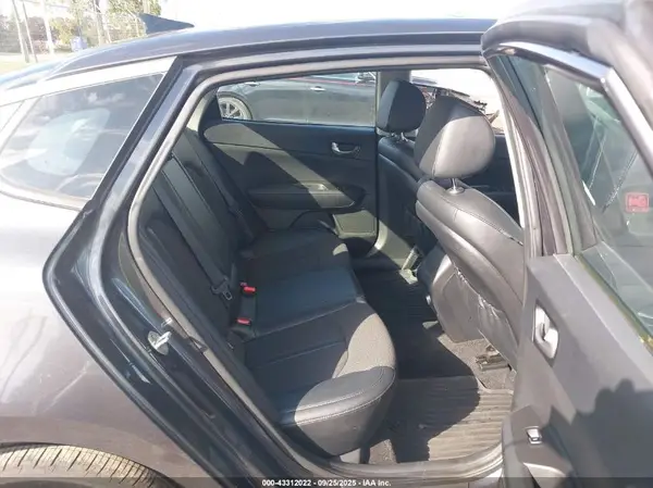 5XXGT4L30JG241916 2018 KIA OPTIMA - Image 8