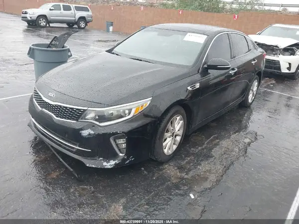 5XXGT4L30JG244668 2018 KIA OPTIMA - Image 2
