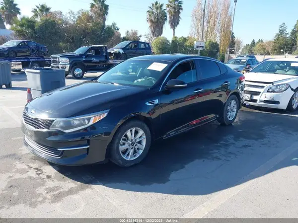 5XXGT4L30JG244718 2018 KIA OPTIMA - Image 2
