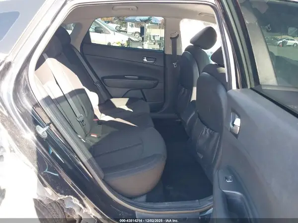 5XXGT4L30JG244718 2018 KIA OPTIMA - Image 8