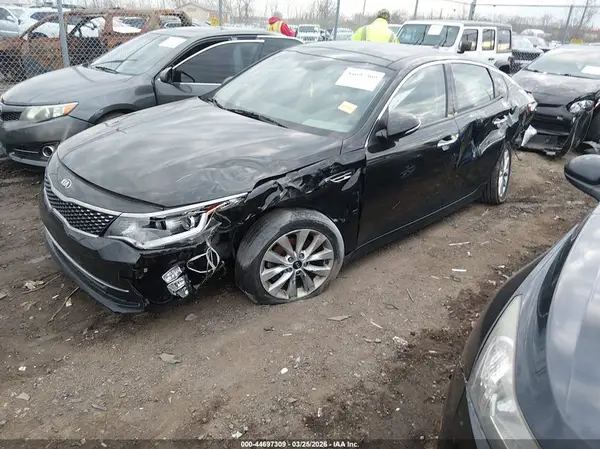 5XXGT4L30JG245836 2018 KIA OPTIMA - Image 2