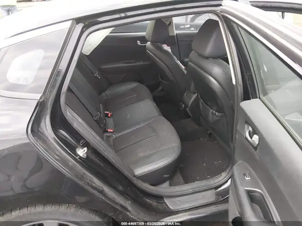 5XXGT4L30JG245836 2018 KIA OPTIMA - Image 8