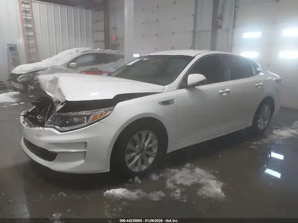5XXGT4L30JG251426 2018 KIA OPTIMA - Image 2
