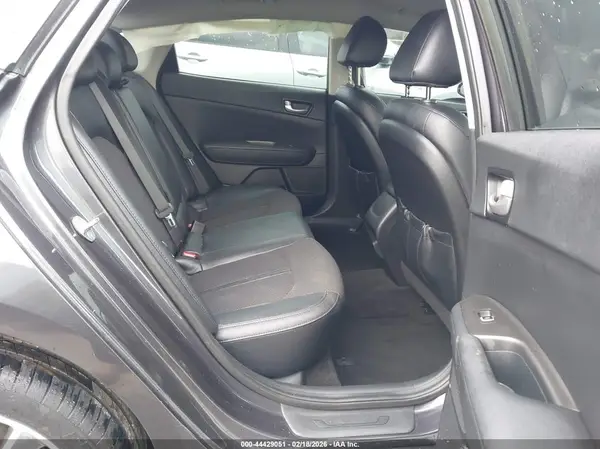 5XXGT4L30JG253533 2018 KIA OPTIMA - Image 8