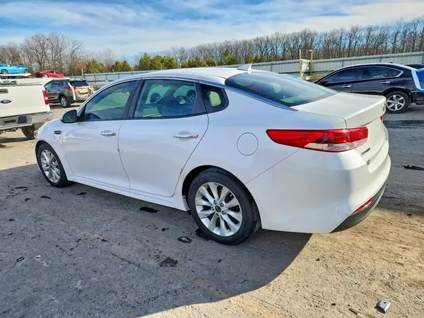 5XXGT4L30JG254035 2018 KIA OPTIMA - Image 2