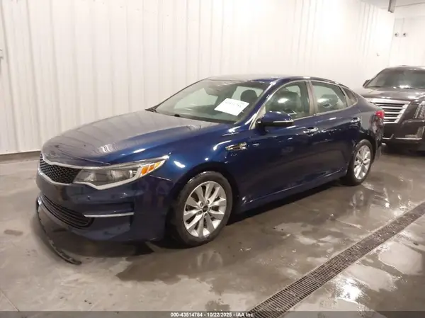 5XXGT4L30JG254293 2018 KIA OPTIMA - Image 2
