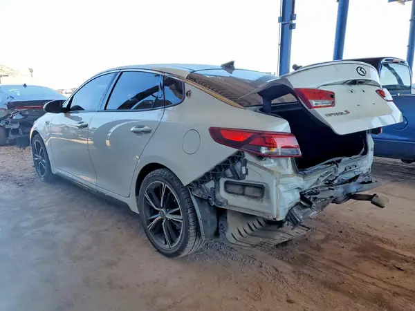 5XXGT4L30JG256514 2018 KIA OPTIMA - Image 2