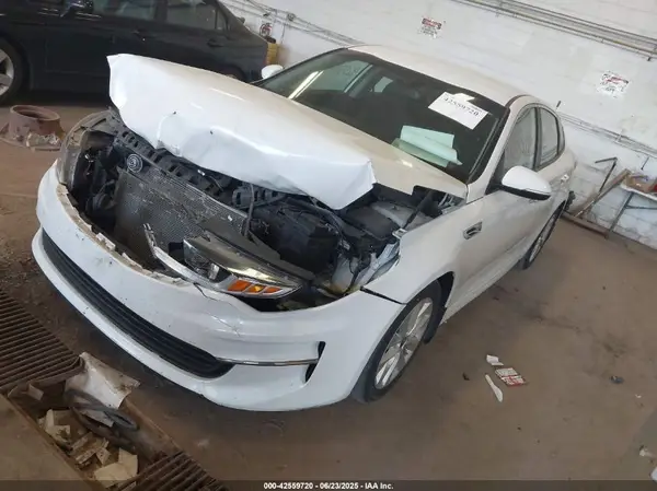 5XXGT4L30JG257078 2018 KIA OPTIMA - Image 2