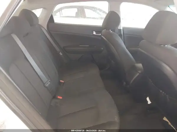 5XXGT4L30JG257078 2018 KIA OPTIMA - Image 8