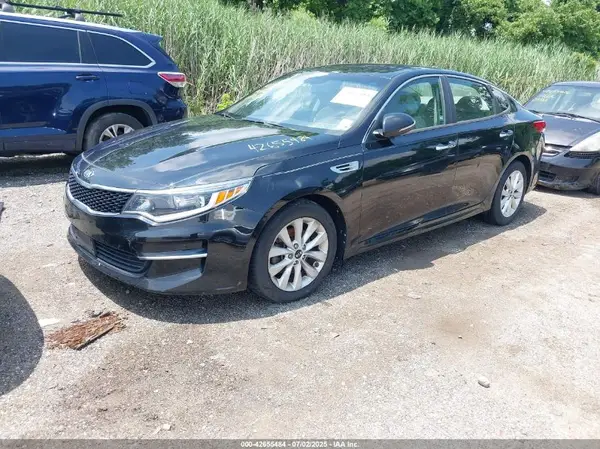 5XXGT4L30JG257159 2018 KIA OPTIMA - Image 2