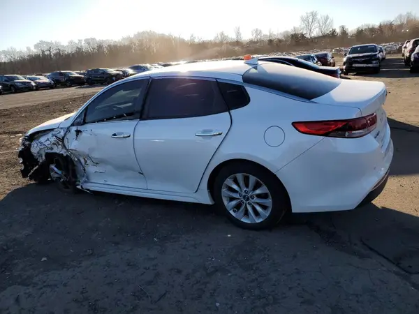 5XXGT4L30JG260417 2018 KIA OPTIMA - Image 2