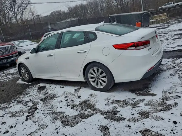 5XXGT4L30JG261096 2018 KIA OPTIMA - Image 2