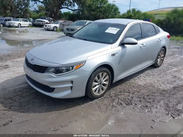 5XXGT4L30JG263060 2018 KIA OPTIMA - Image 2