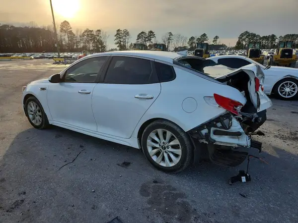 5XXGT4L30JG263947 2018 KIA OPTIMA - Image 2