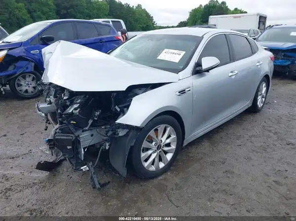 5XXGT4L30JG264726 2018 KIA OPTIMA - Image 2