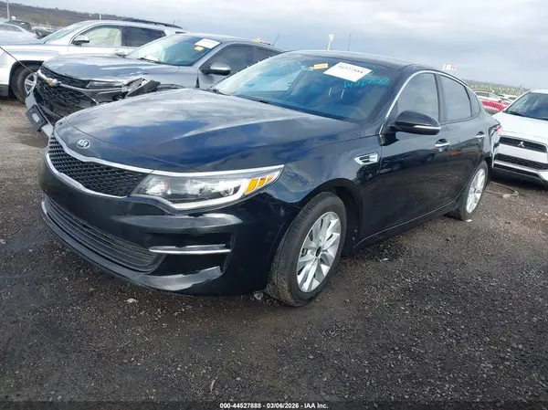 5XXGT4L30JG267027 2018 KIA OPTIMA - Image 2