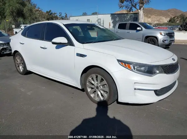 5XXGT4L30JG267769 2018 KIA OPTIMA - Image 1