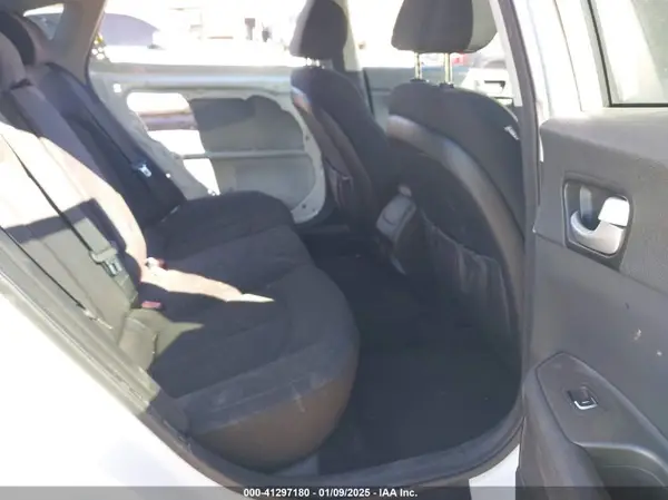 5XXGT4L30JG267769 2018 KIA OPTIMA - Image 8
