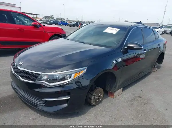 5XXGT4L30JG267884 2018 KIA OPTIMA - Image 2
