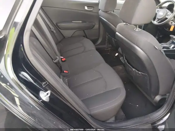 5XXGT4L30JG267917 2018 KIA OPTIMA - Image 8