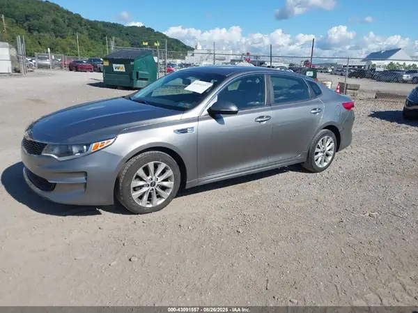 5XXGT4L30JG269568 2018 KIA OPTIMA - Image 2
