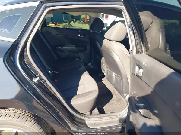 5XXGT4L30JG269635 2018 KIA OPTIMA - Image 8