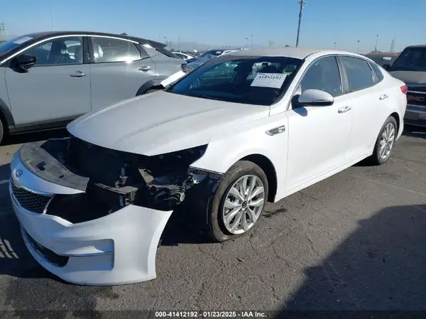 5XXGT4L30JG271255 2018 KIA OPTIMA - Image 2