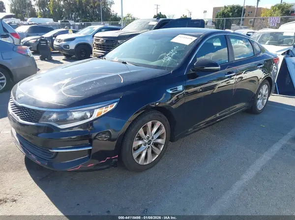 5XXGT4L30JG272020 2018 KIA OPTIMA - Image 2
