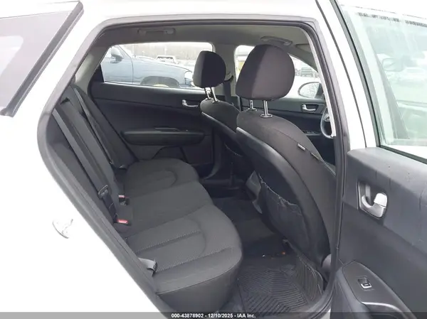 5XXGT4L30JG272096 2018 KIA OPTIMA - Image 8