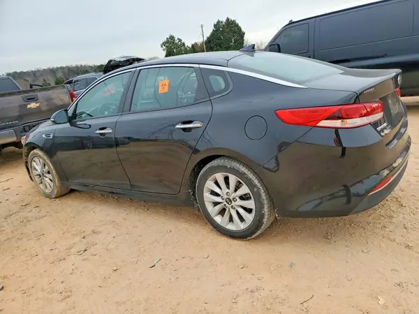 5XXGT4L30JG272213 2018 KIA OPTIMA - Image 2