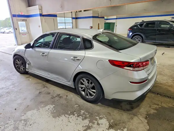 5XXGT4L30KG284797 2019 KIA OPTIMA - Image 2