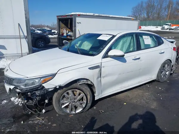 5XXGT4L30KG285593 2019 KIA OPTIMA - Image 2