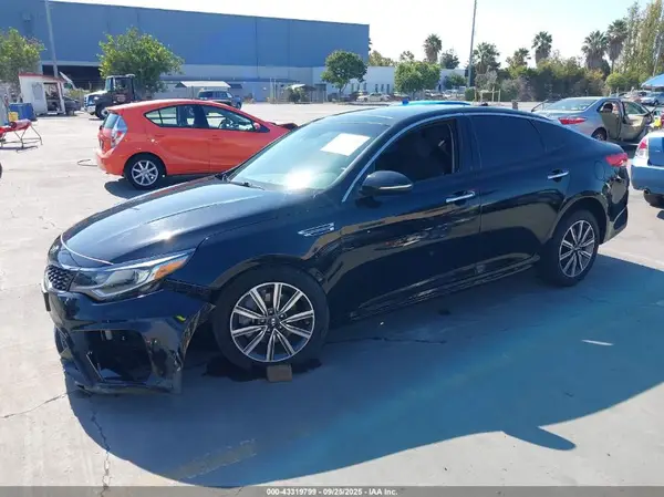 5XXGT4L30KG323369 2019 KIA OPTIMA - Image 2